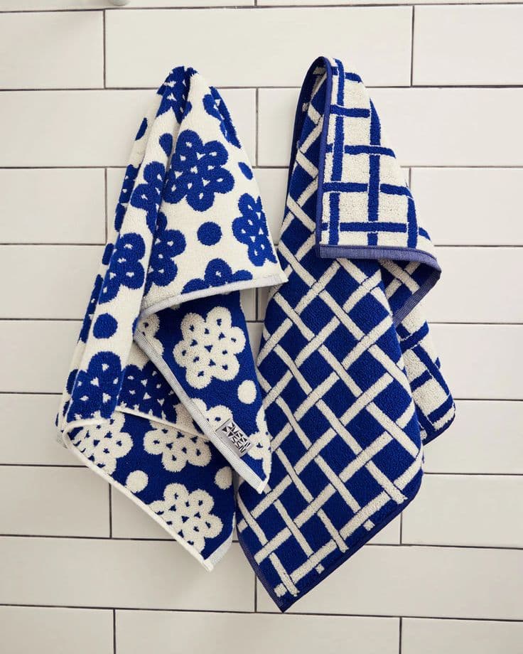 Soft absorbent bath towel set with dobby border